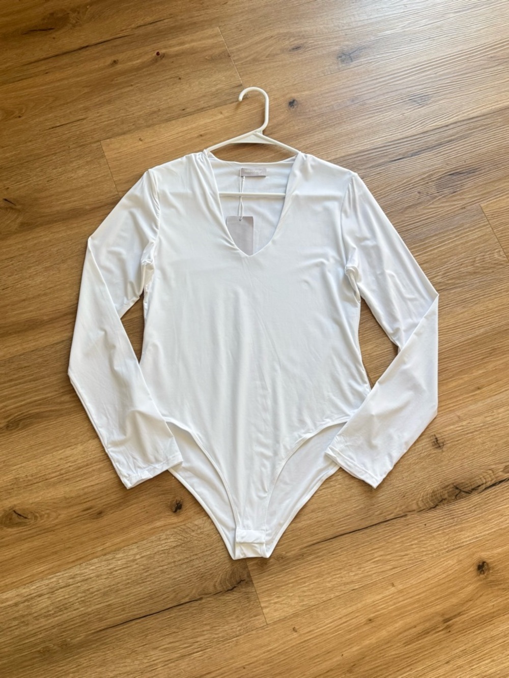 Mangopop Women's White Long-Sleeve V-Neck Bodysuit — XL